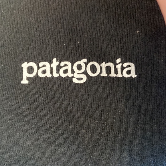 Patagonia black cropped shirt. Size M - Picture 5 of 7